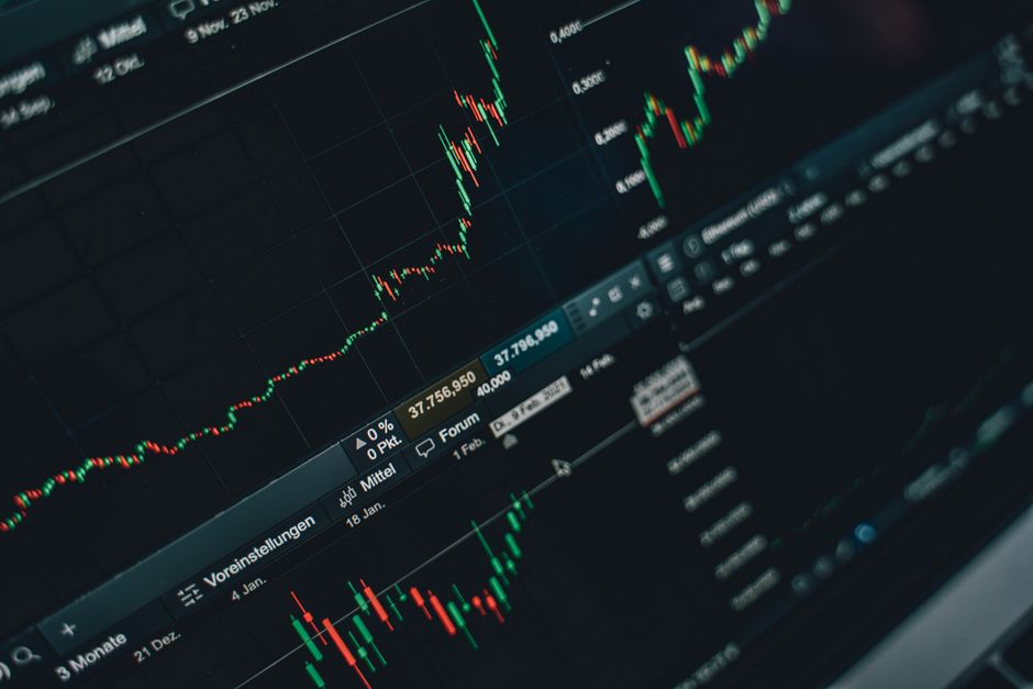 écran de bourse trading financier graphiques cours actions