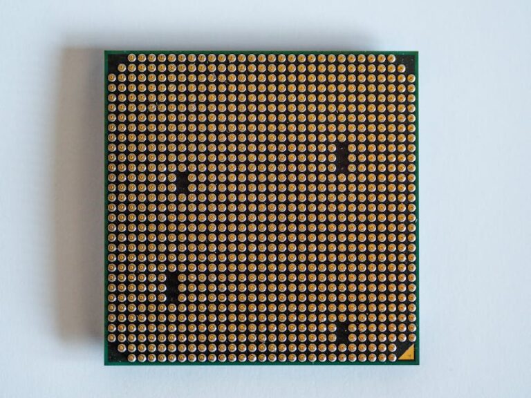 plaquette semi-conducteur wafer salle blanche microélectronique